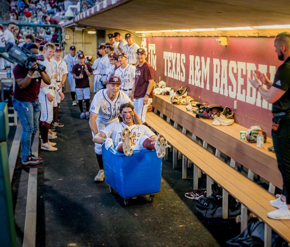 Texas Longhorns at Mississippi State Bulldogs Baseball at Dudy Noble Field