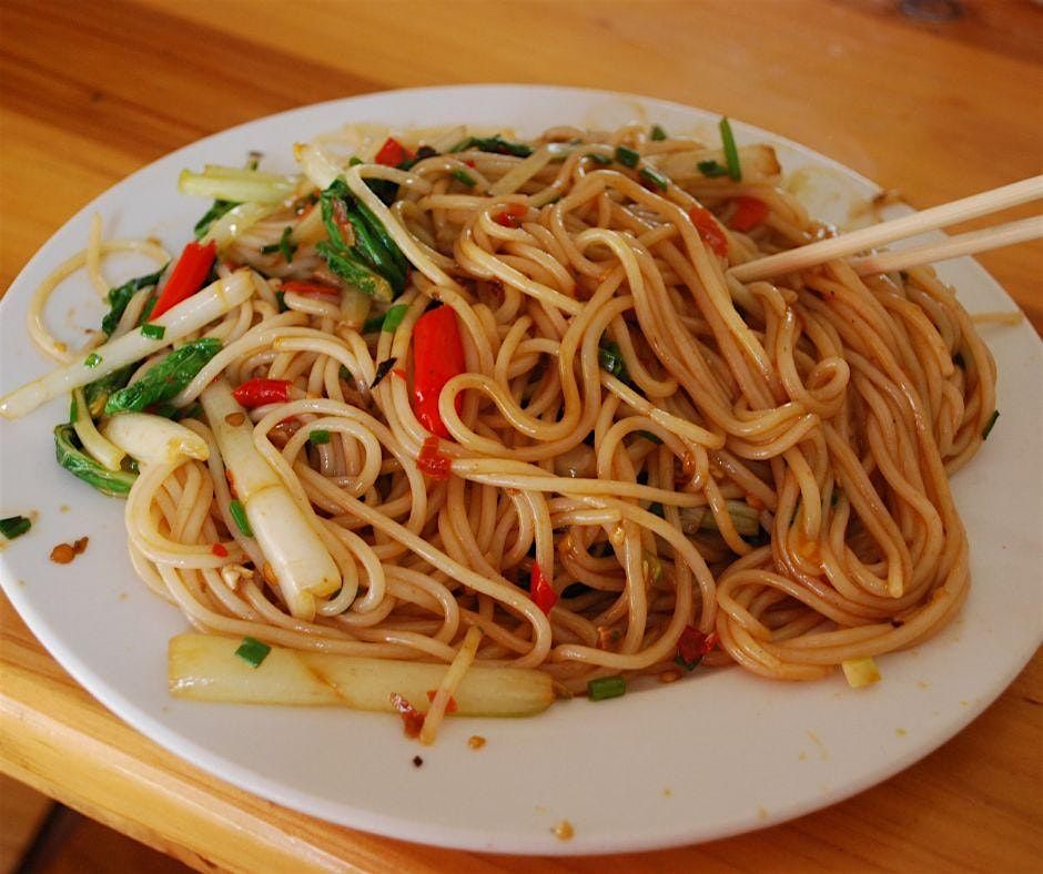 Chinese dinner :Beef shaved Lo Mein hands cooking class