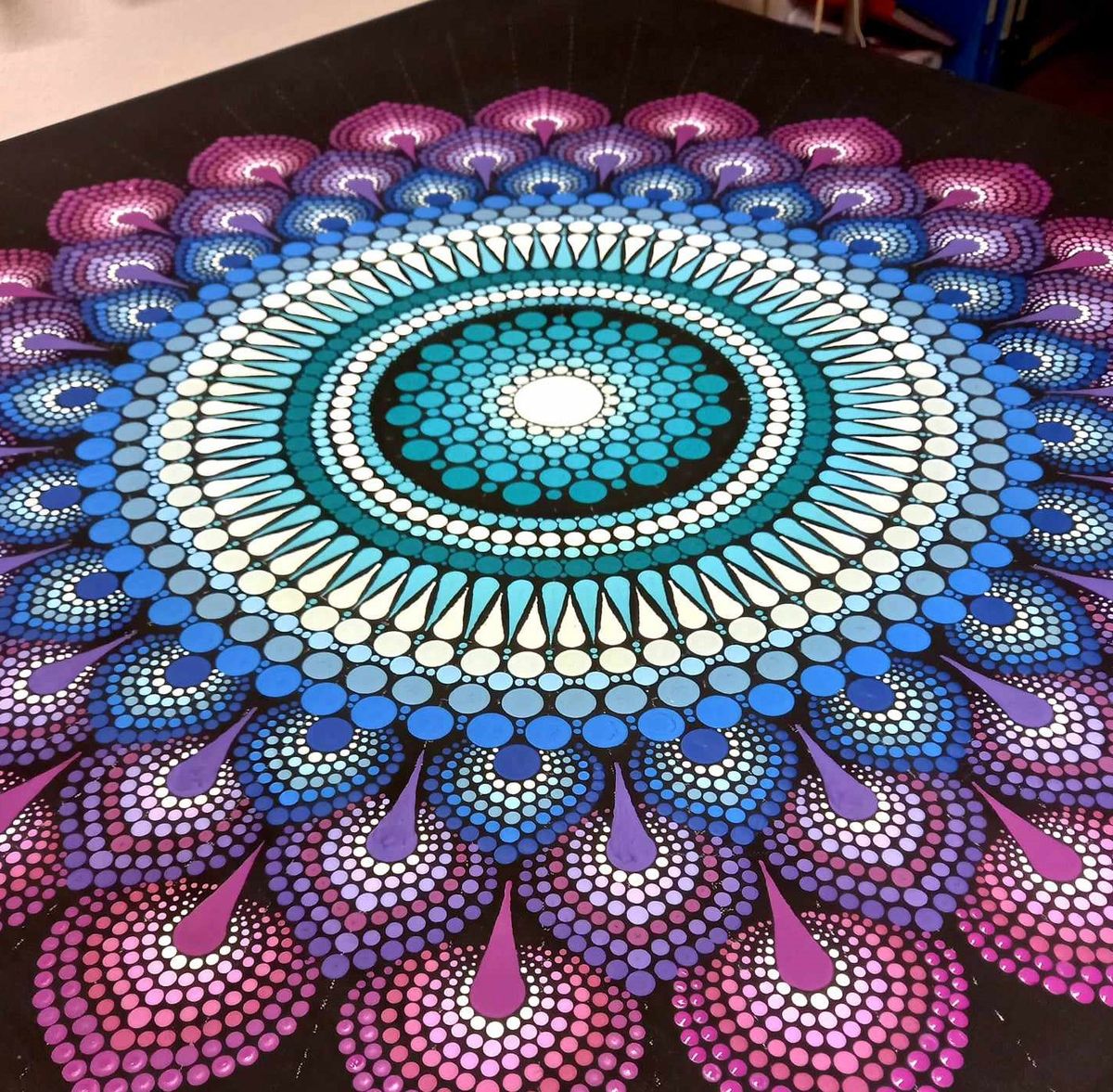 TE\u010cKOVAN\u00c1 MANDALA - workshop pro \u017eeny