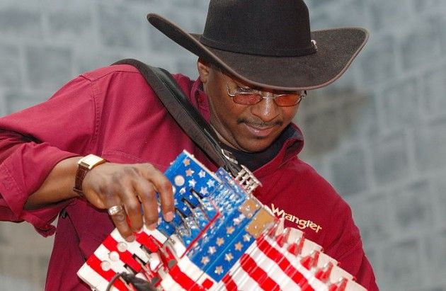 Leroy Thomas and the Zydeco Roadrunner's in the Barn