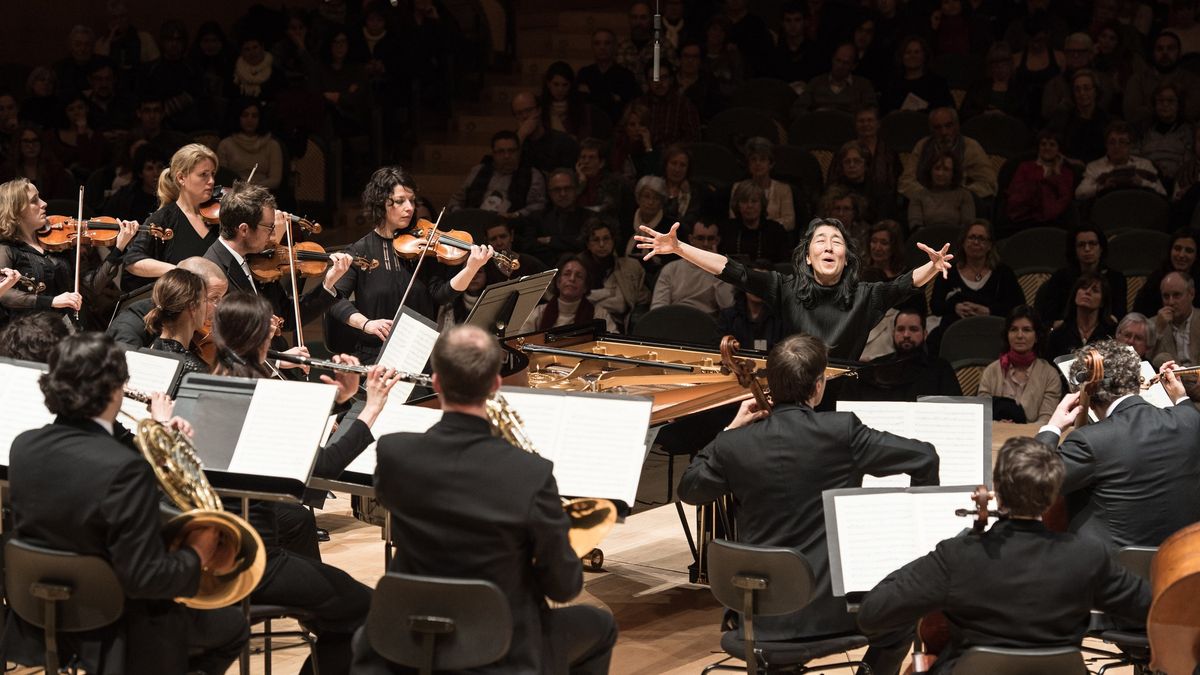 Mahler Chamber Orchestra with Mitsuko Uchida, piano