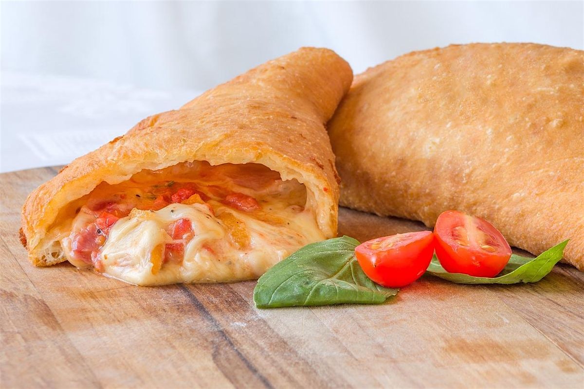 Cooking Workshops in Berlin: Panzerotti & Cannoli + unlimited drinks