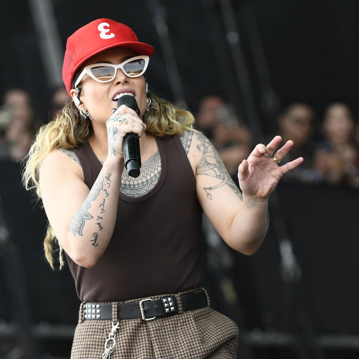 Tash Sultana with Daisy the Great