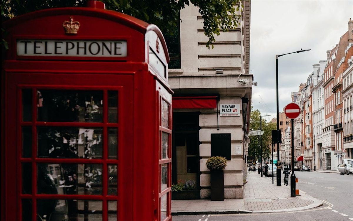 Glamour in London Outdoor Escape Game: Luxurious Mayfair