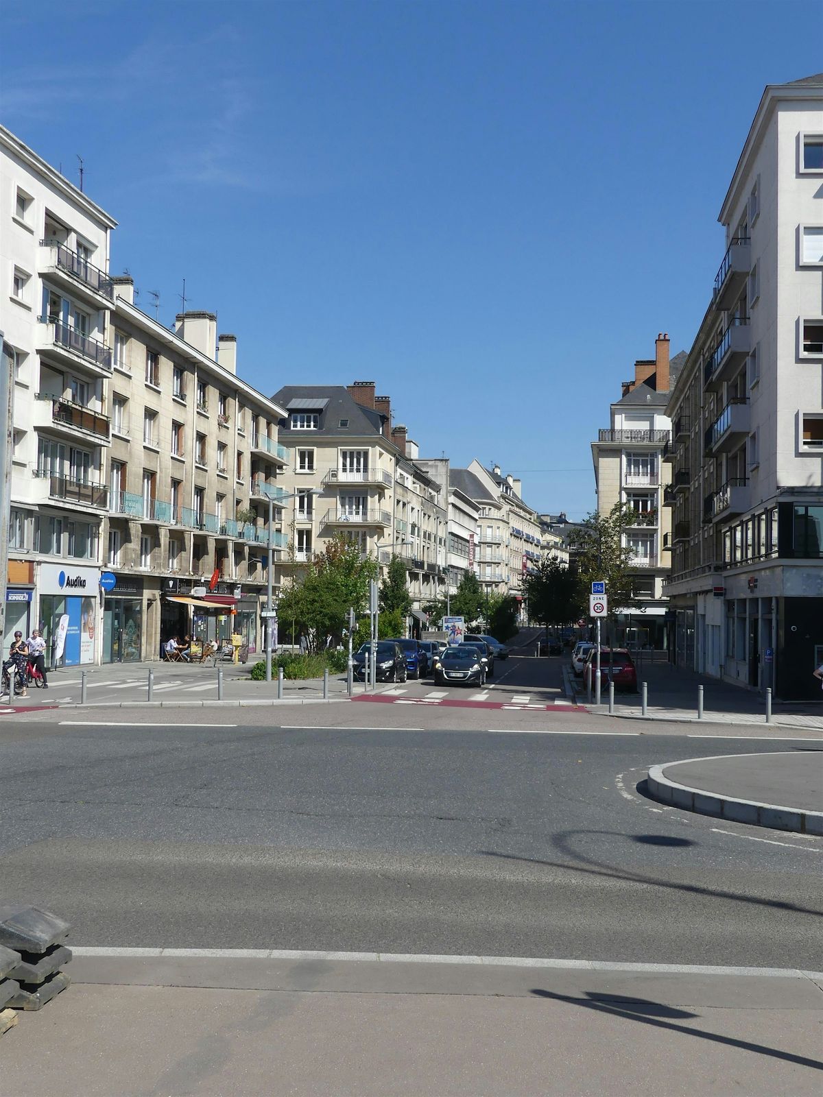 Le centre-ville reconstruit de Rouen, entre histoire et modernit\u00e9