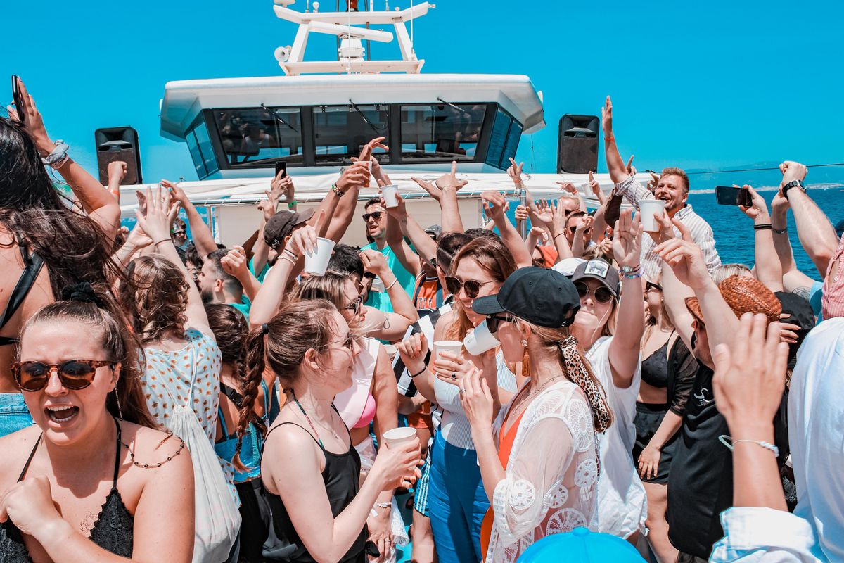 BOAT PARTY EXPERIENCE