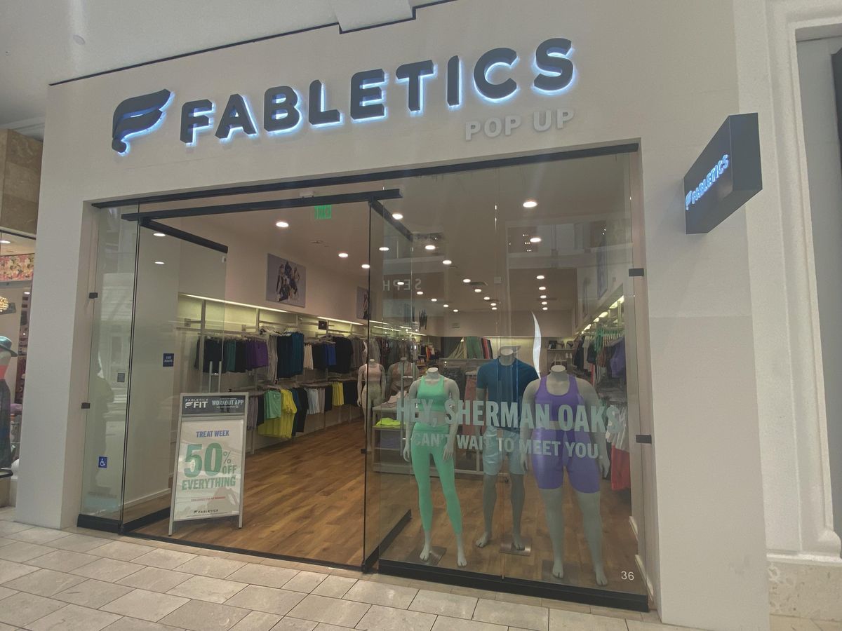 Yoga w/ Katharine Fabletics Sherman Oaks, Fabletics, Los