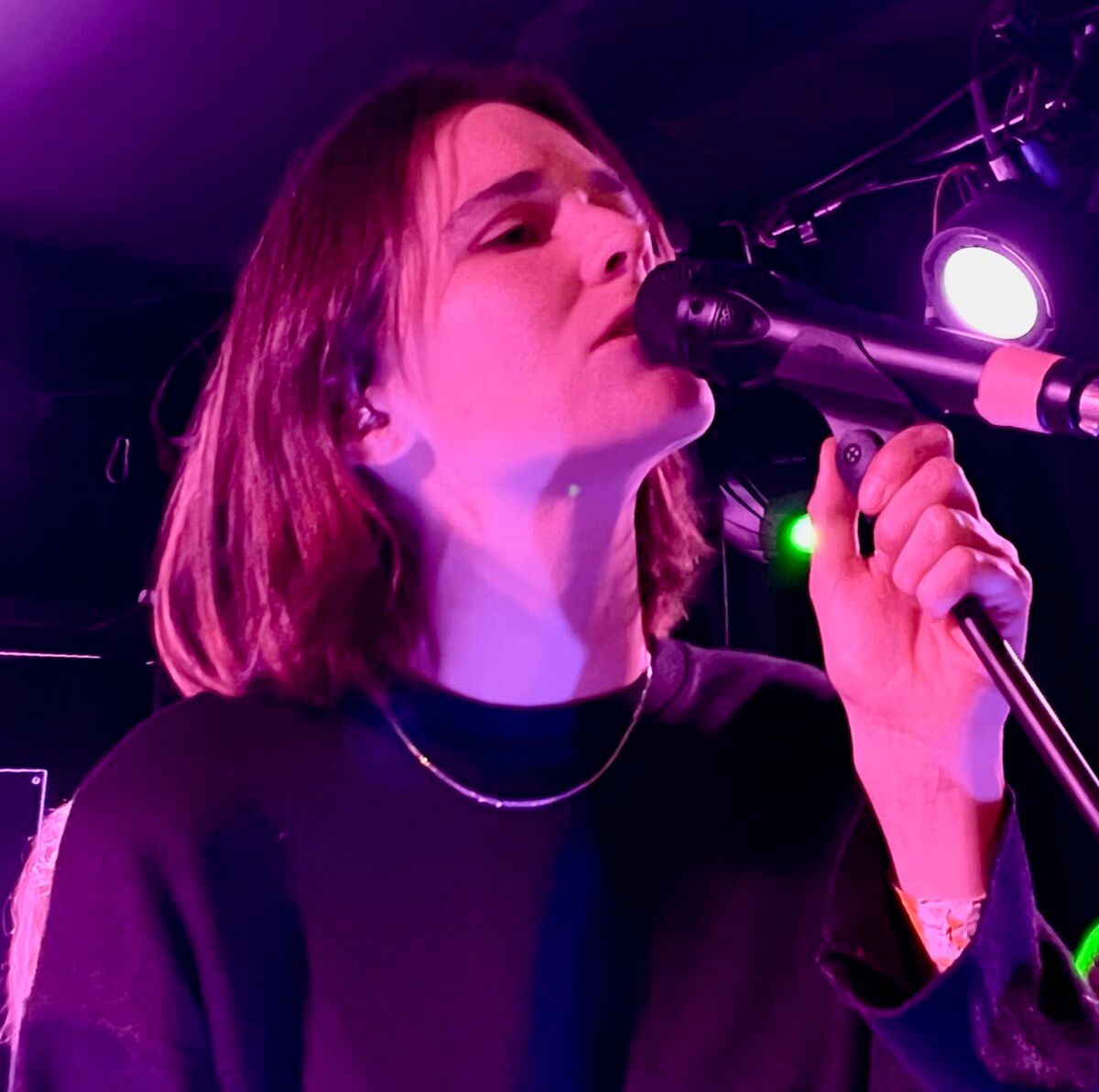 Marika Hackman with Art School Girlfriend