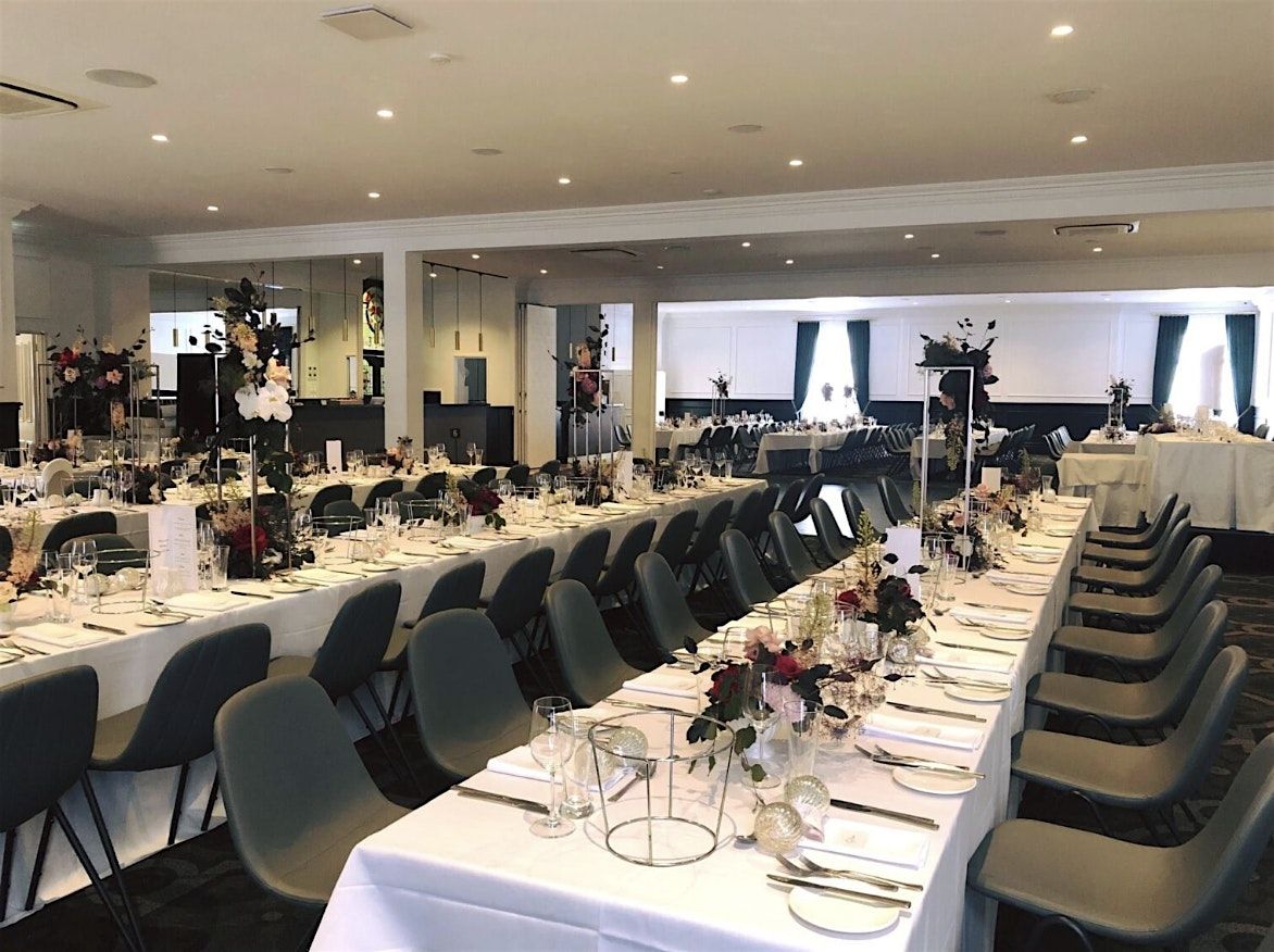 Exclusive Christmas Lunch \/ Dinner @ Bellevue Receptions Geelong