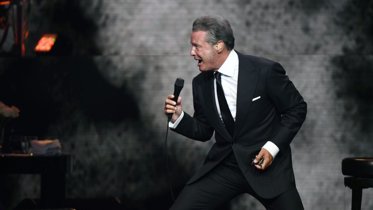 Luis Miguel at Smoothie King Center