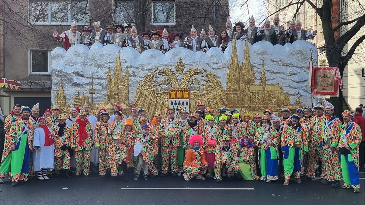 Rosenmontagszug-Premiumpaket auf der KNZ-Trib\u00fcne