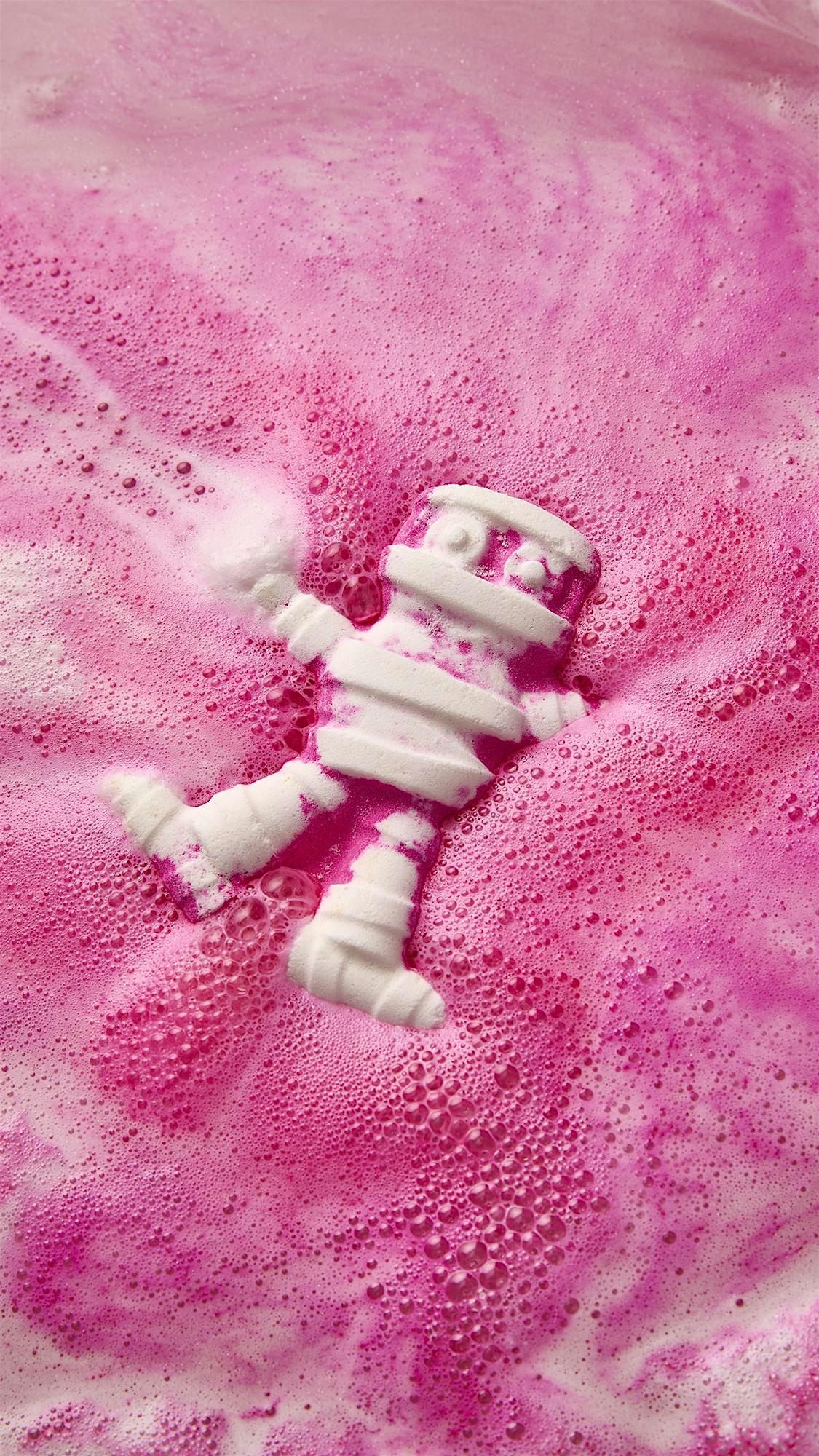 I WANT MY MUMMY! Bath bomb makes at Lush Plymouth