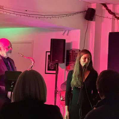 Dennis Cox dennis.cox@speakeasycamjam.co.uk