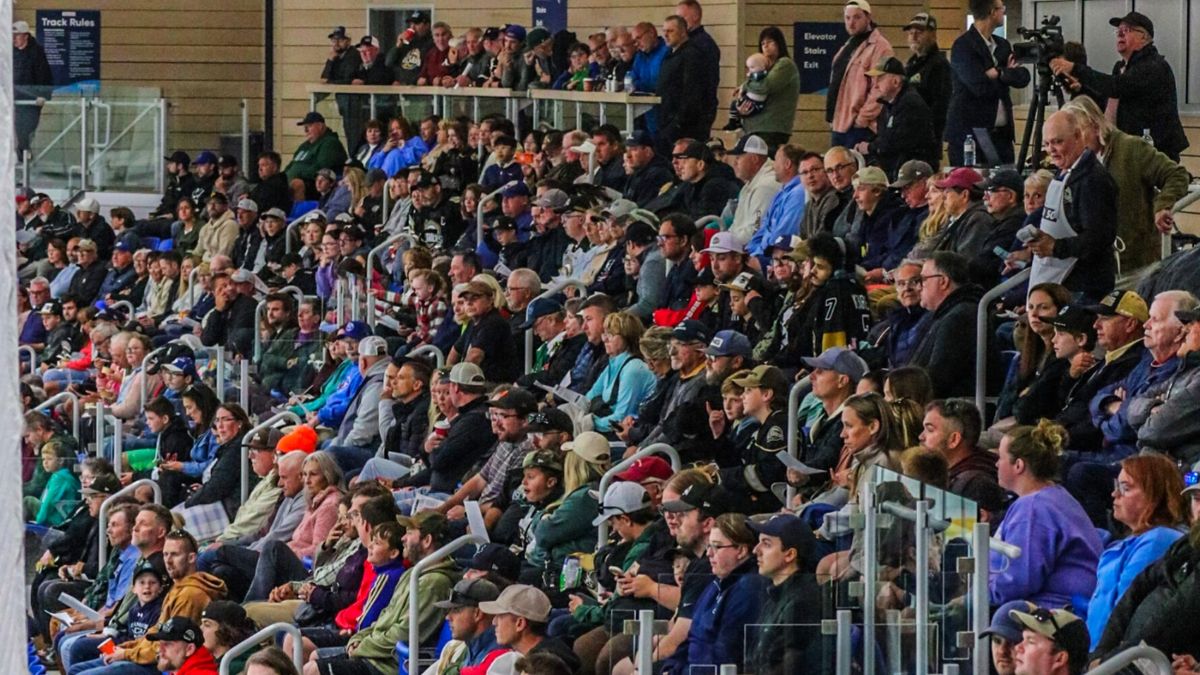 Newfoundland Regiment at Charlottetown Islanders at Eastlink Charlottetown Civic Centre