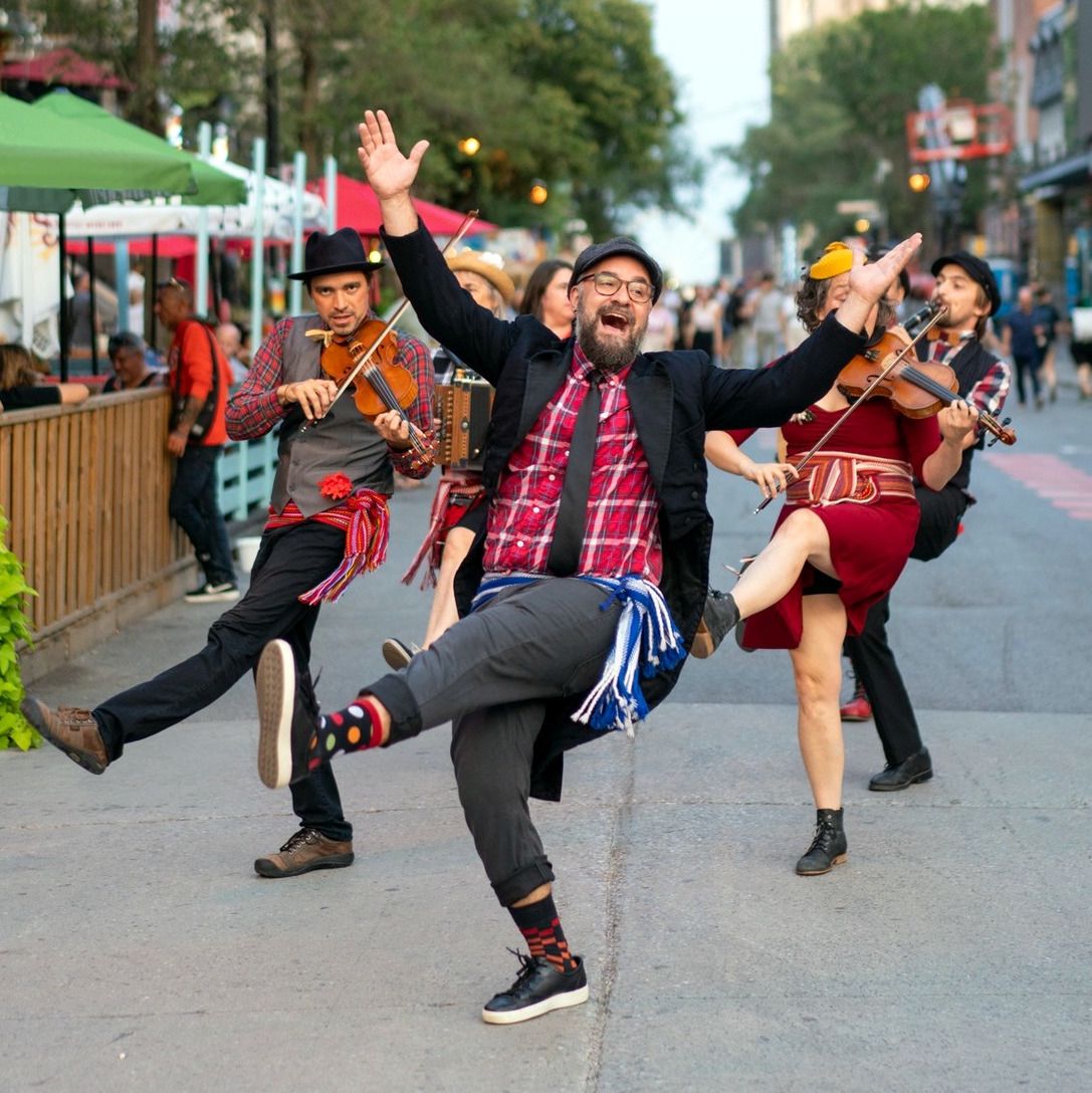 F\u00eate de quartier au parc Walter-Stewart avec Le Trad'Orchestre 