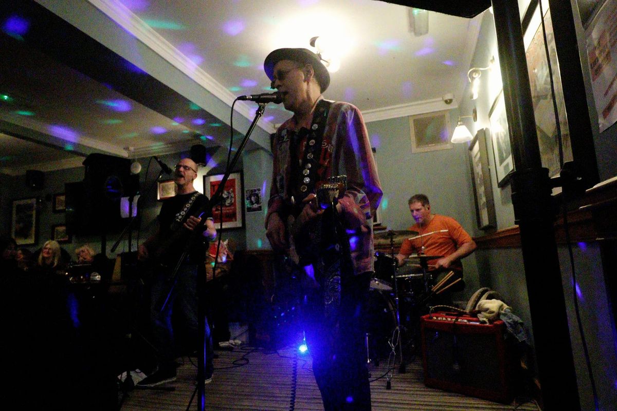 The Lee Harvey Oswalds at The Admiral Drake Portsmouth