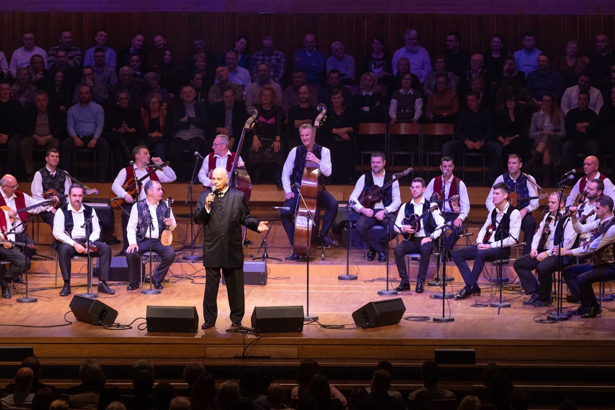 Tradicionalni koncert Zvonka Bogdana i Tambura\u0161kog sastava iz Vojvodine - 19. 12. Zagreb, KD Vatrosl