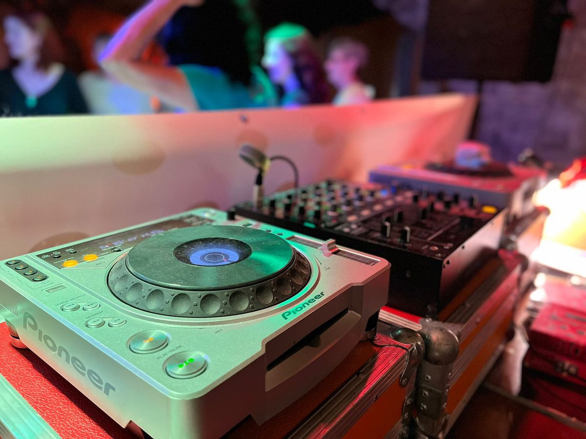 Revivalparty mit DJ Rockin\u2018 Rolf