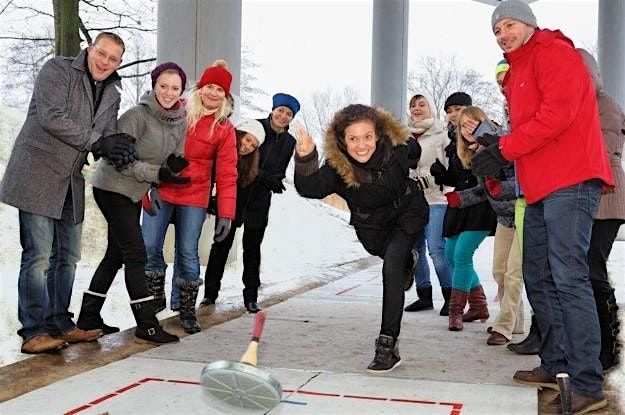 Eisstockschie\u00dfen in Augsburg: Ihr Wintererlebnis!