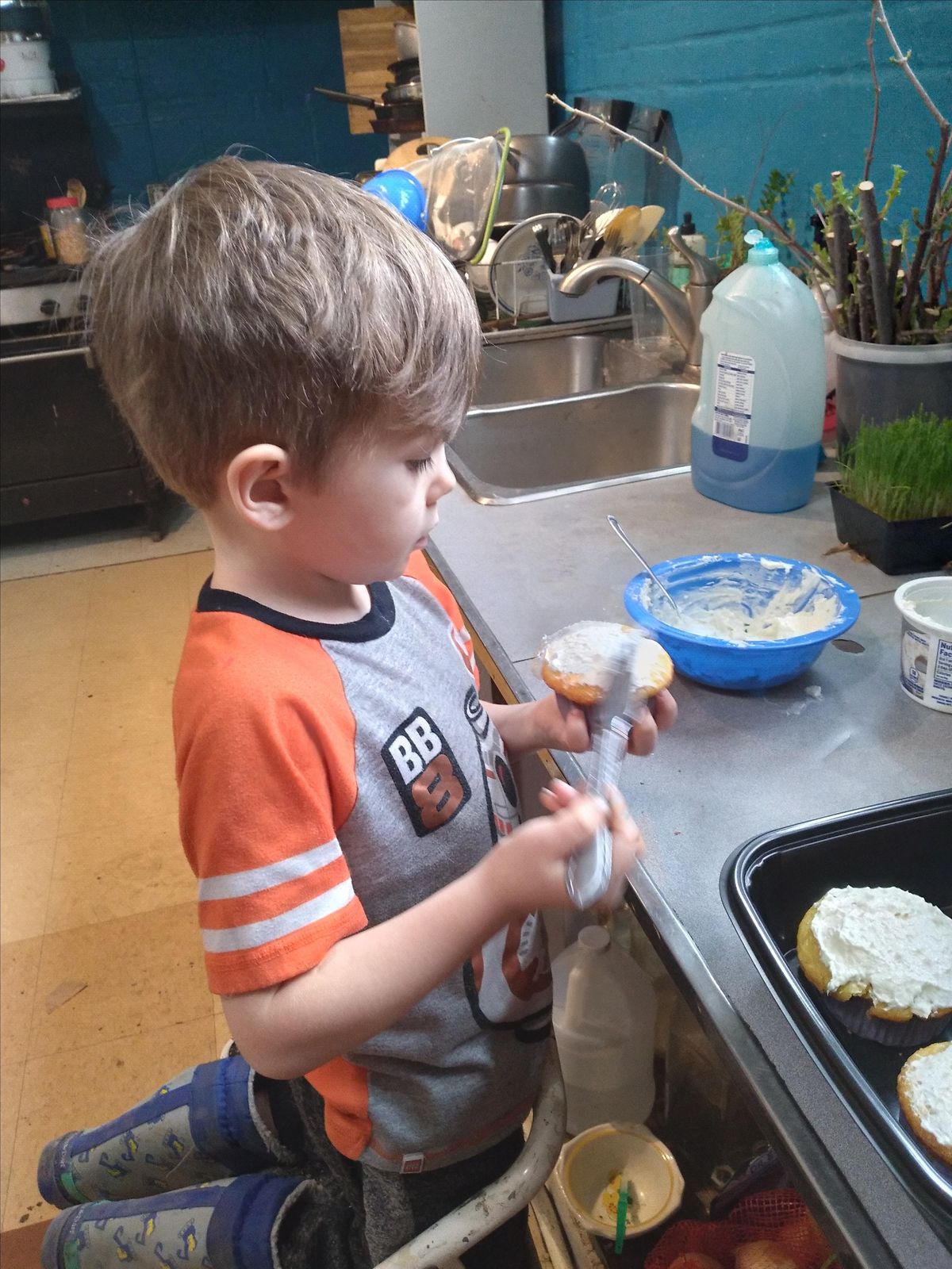 Baking & Decorating Cup Cakes for Kids