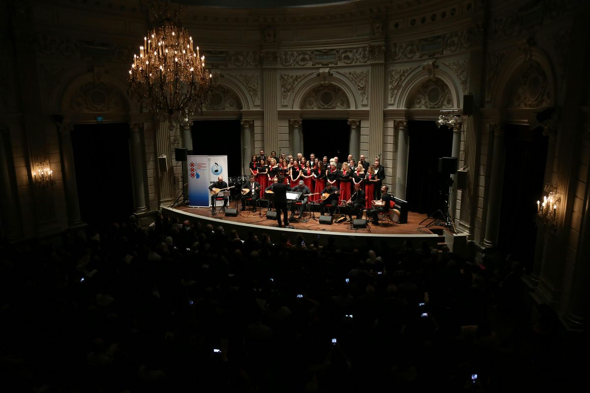 Amsterdams Turks volksmuziek koor "Gastarbeiders en hun liederen"