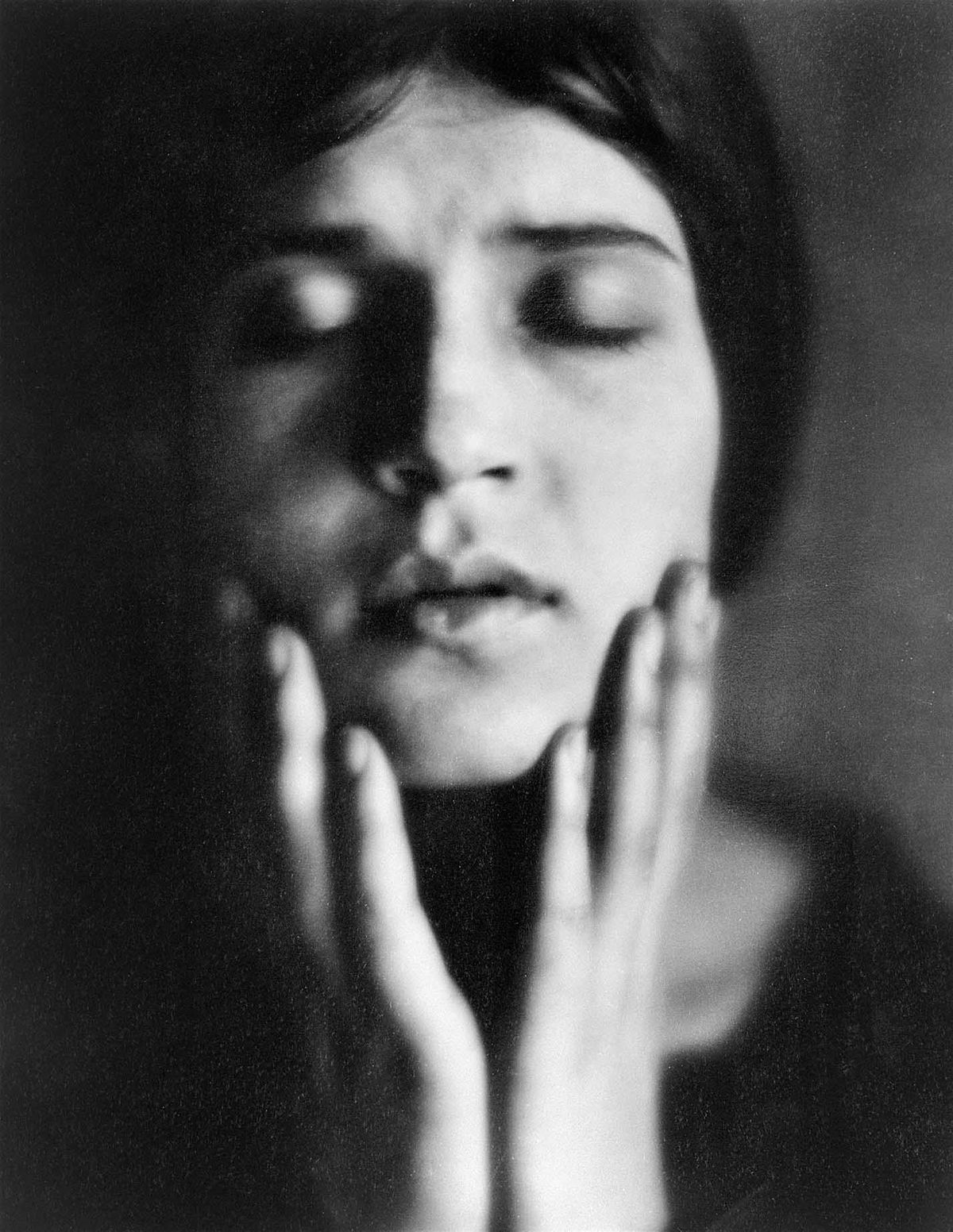 OGNI COSA ERA ILLUMINATA. TINA MODOTTI IN LOTTA FRA ARTE E VITA