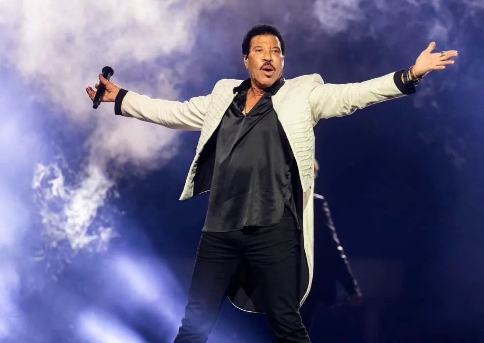 Lionel Richie & Earth, Wind and Fire at CHI Health Center Omaha