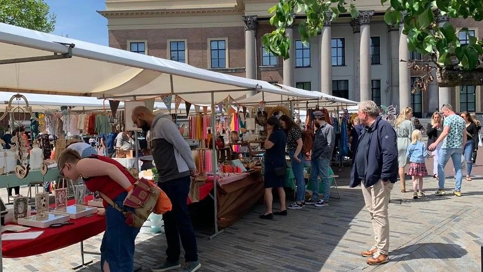 Zeldzaam Mooi Markt Wilhelminaplein in Leeuwarden