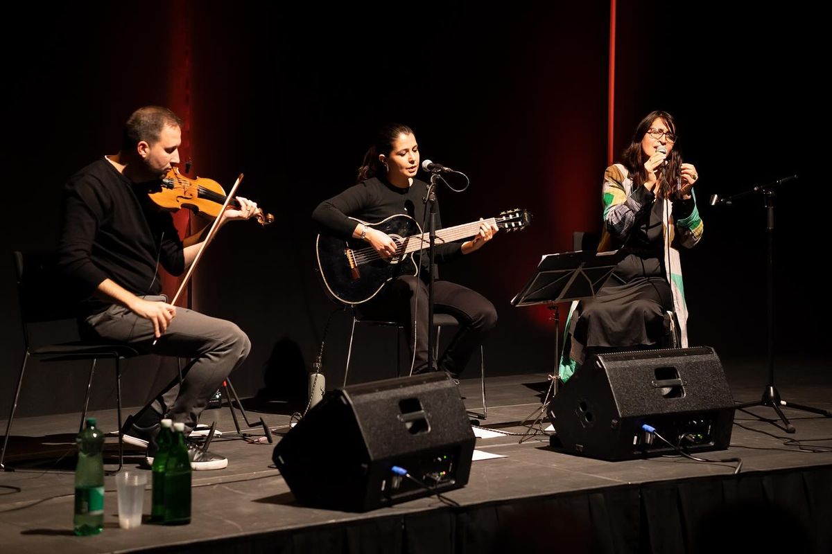 \u00d6zlem Bulut, Sakina Teyna & Efe Turumtay "Musik aus Anatolien" im 7*Stern Wohnzimmer