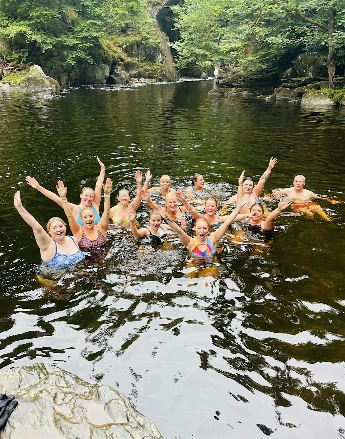 WILD SUMMER POOL PARTY Yoga, mindfullness and cold water experience