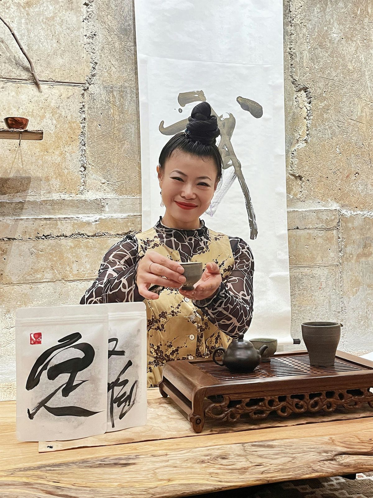 Unveil the Synergy of Tea and Calligraphy:   Calligraphy Workshop