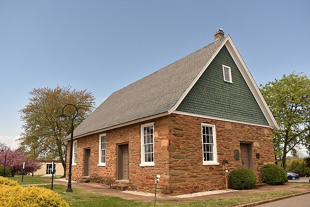 Lynchburg's Pioneer Quakers and Their Meeting House