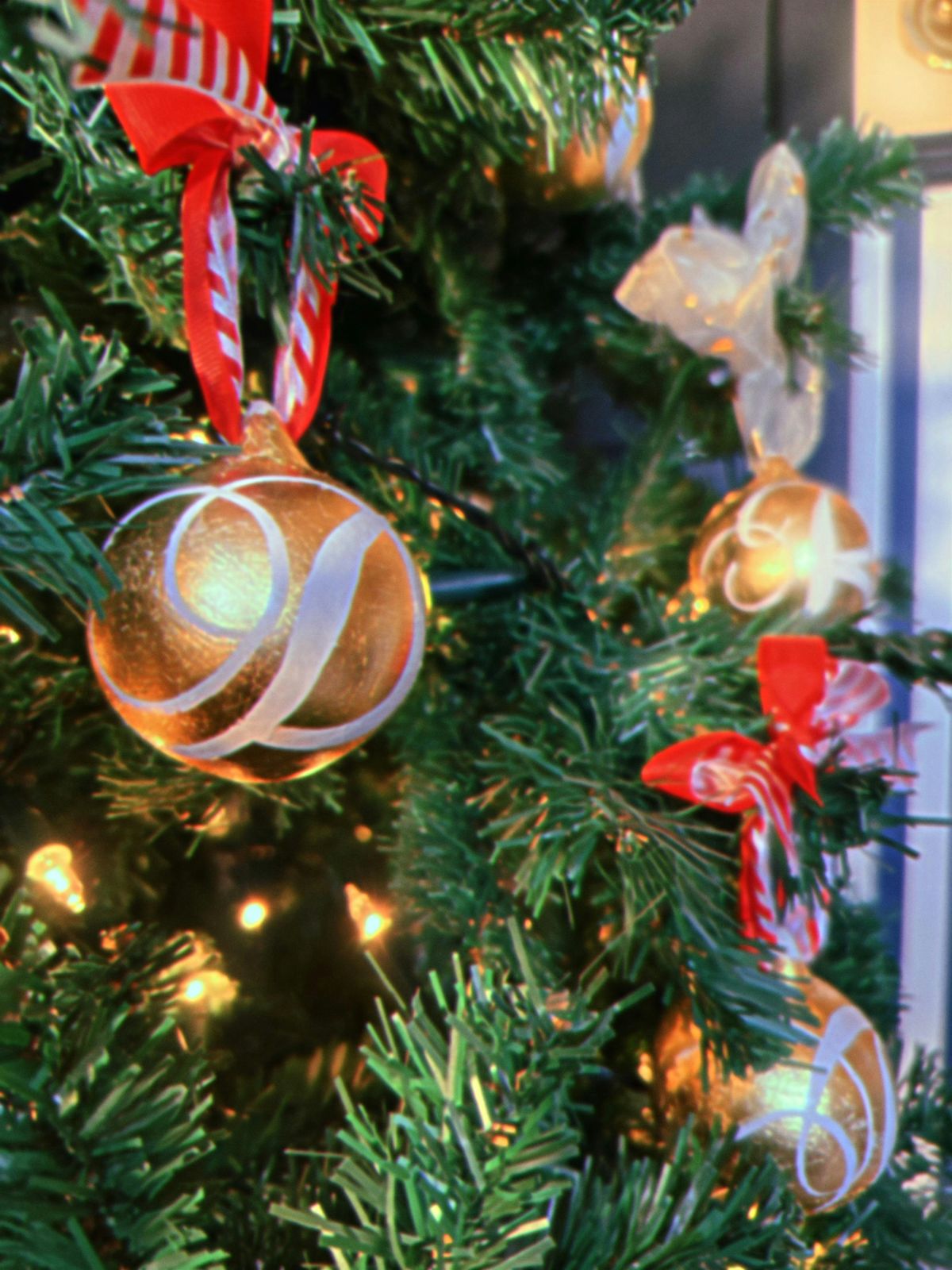 28th Nov: Festive Bauble & Gold Leaf Workshop