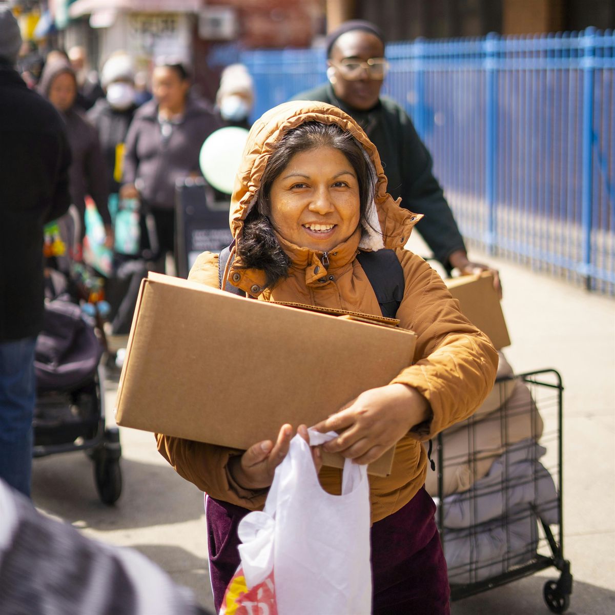 Help Distribute Food to Families in East Harlem!