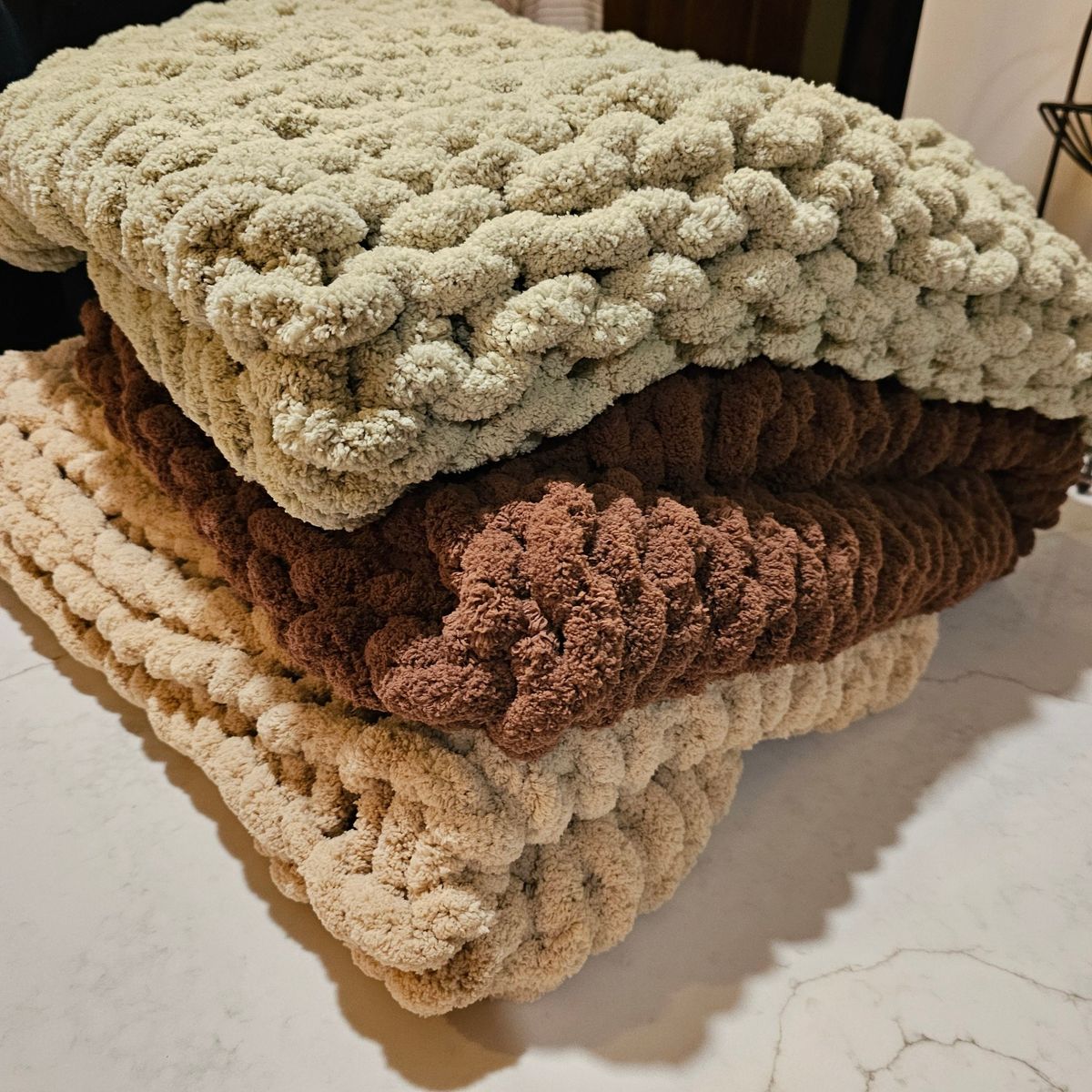 17 SPOTS LEFT! Aug 1st - SoLu Estate Winery Chunky Knit Blanket Workshop 