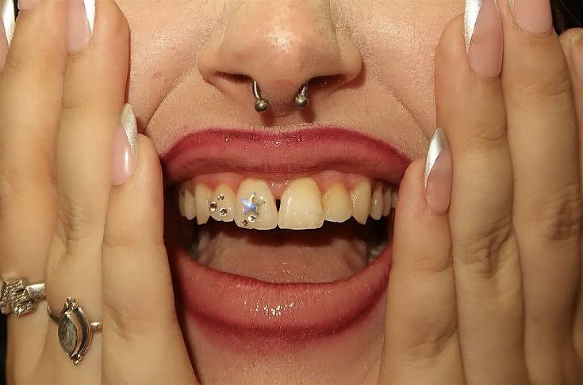 LINES NEW YORK TOOTH GEMS + TATTOOS POP-UP