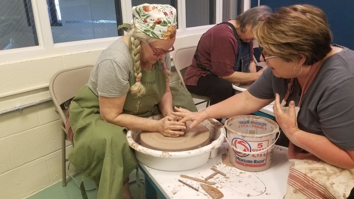Pottery with Tracy Levy