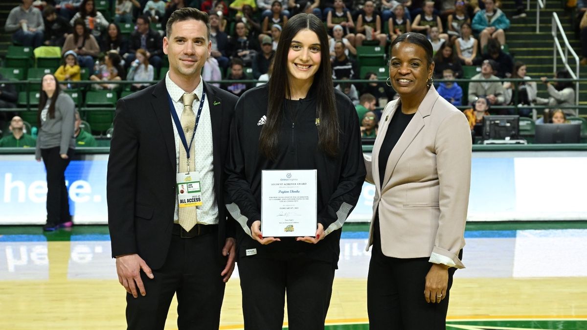 Parking George Washington Revolutionaries at Saint Louis Billikens Womens Volleyball