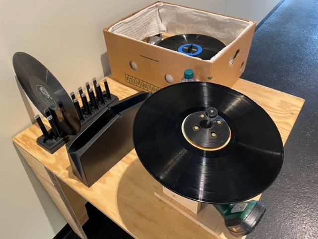 Waschservice f\u00fcr verstaubte Vinyl-Schallplatten