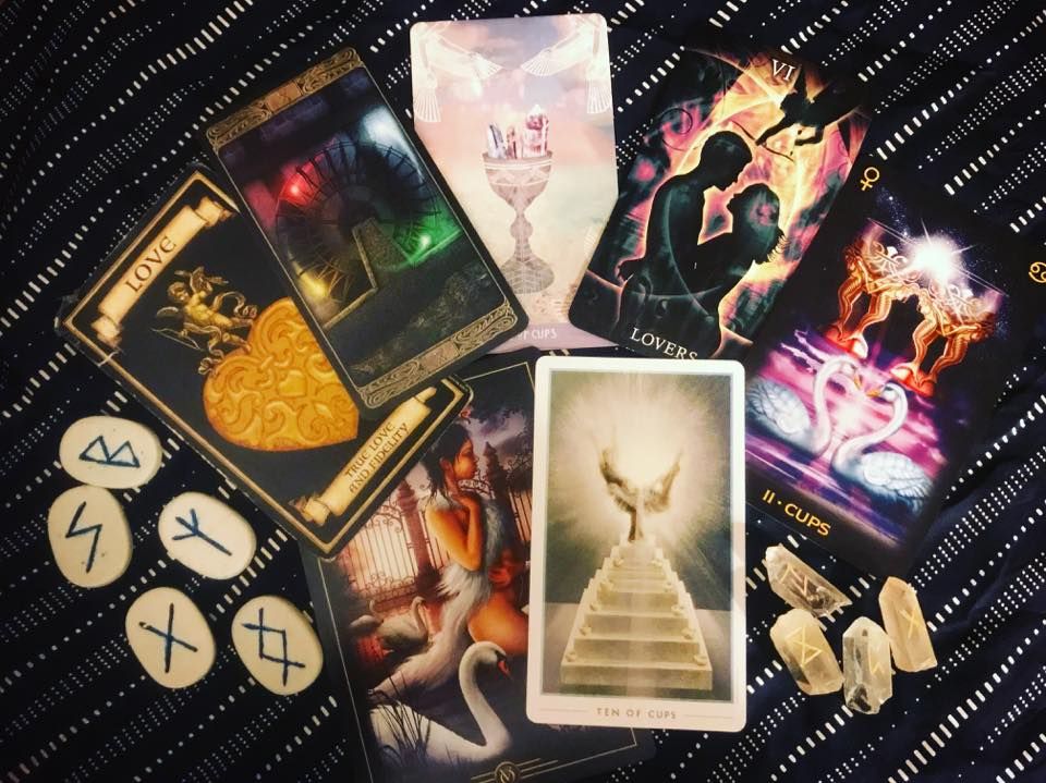 PSYCHIC READINGS & TAROT w\/STORYTELLER READINGS