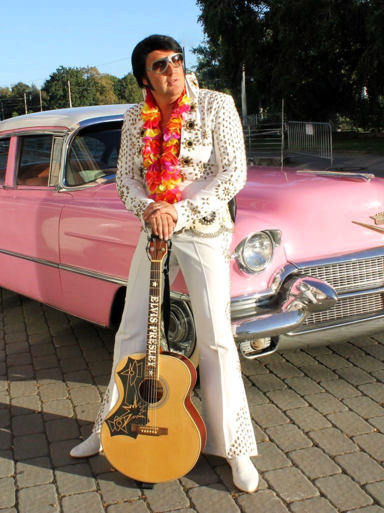 One man show "CZ Elvis Vl\u00e1\u010fa Lichnovsk\u00fd" - Elvis Presley Revival Band