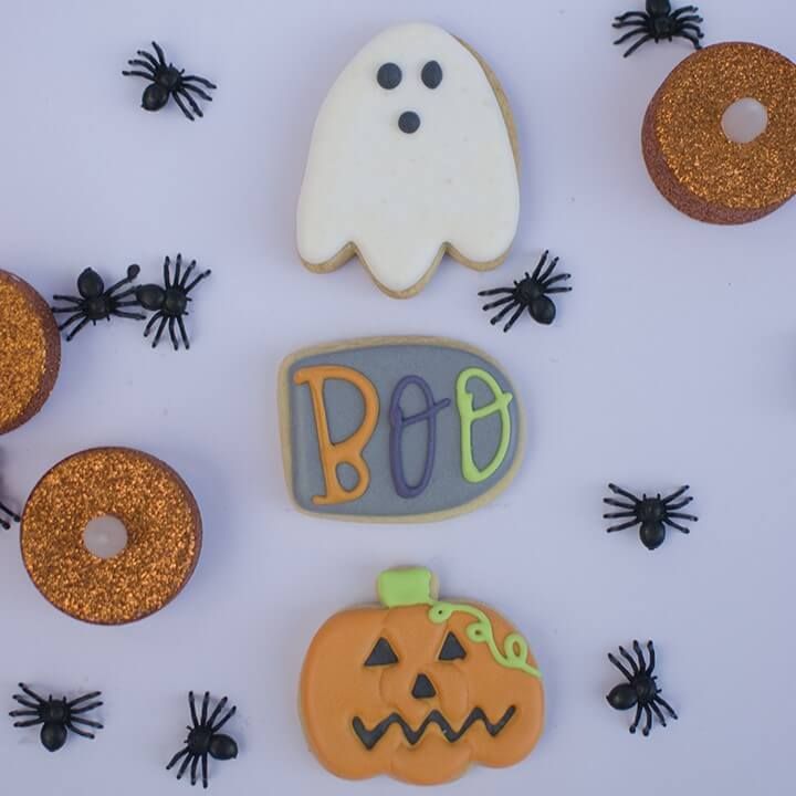 Halloween biscuit decorating