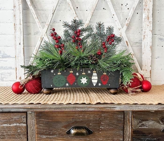 DIY Holiday Greens Pedestal Box Workshop