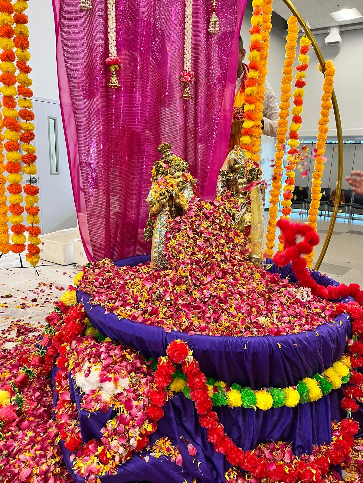 Holi ke rang Radha rani ke sang