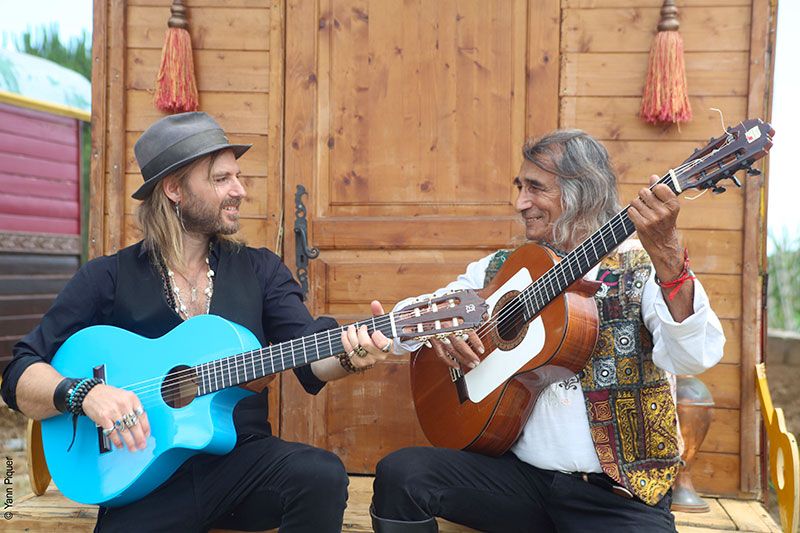 L'homme A La Guitare Bleue \u2022 New Morning (Paris)