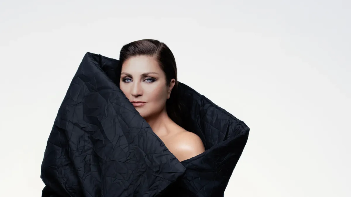 Sibel Can in Sar\u0131yer