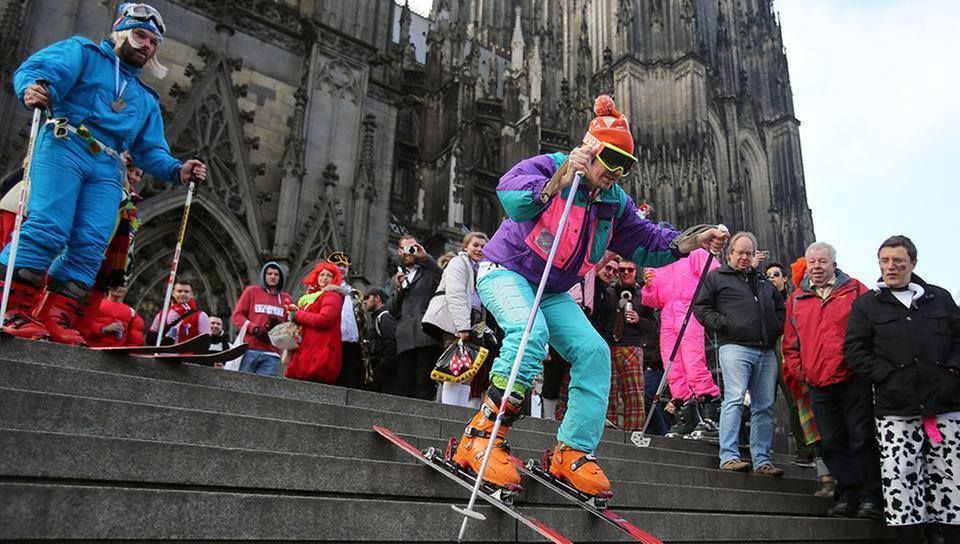 Weiberfastnacht in der Kunstbar K\u00f6ln - Abfahrt ab 14:14 Uhr direkt am Dom!