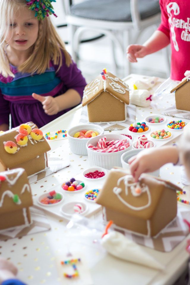 Gingerbread House Decorating Class