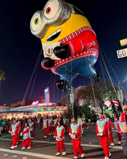 Universal\u2019s Holiday Parade Featuring Macy\u2019s