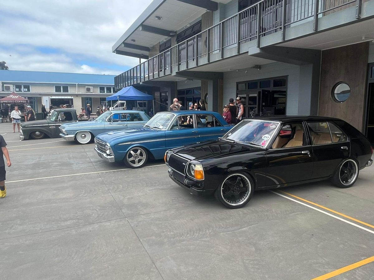 Ngunguru school car show